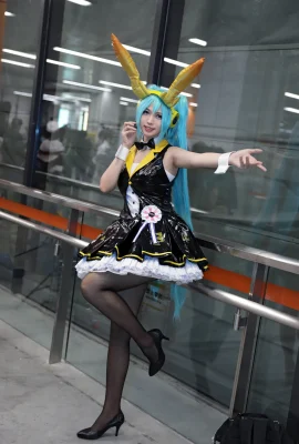 Hatsune Miku @元子Lyanz (Nhiếp ảnh: @卡菲Cafelia) (Kugou Mushroom·Firefly Animation Music Carnival) (9 ảnh)
