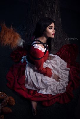 Kalinka Fox – Cô bé quàng khăn đỏ
