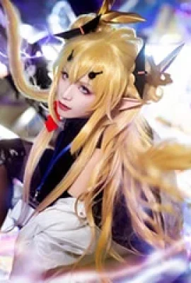 COSPLAY Tomorrow's Ark Jingzhe “Một Qi White Thunder Zhengfa xuyên qua ba lần biến đổi của hình vuông”