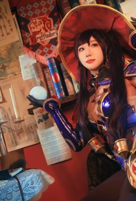 (Bài hát kết thúc và đèn vẫn sáng) Mona Megistus