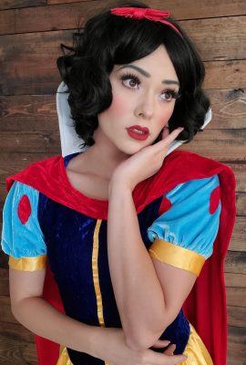 Joanie Brosas – Bạch Tuyết