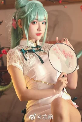 Hatsune Miku Cosplay Sườn xám gợi cảm[CN: You You](12 ảnh)