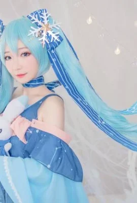 Cosplay Hatsune tuyết(CN:九七】 (9 ảnh)