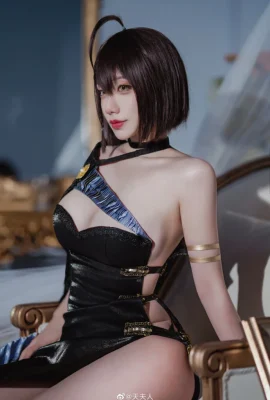 Hình ảnh đẹp về trang phục Cos Busty gợi cảm của Madam Tian “Azur Lane” Baltimore (14 ảnh)