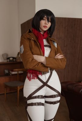 Alina Becker – Attack on Titan. Mikasa Ackerman. Phòng tập thể dục