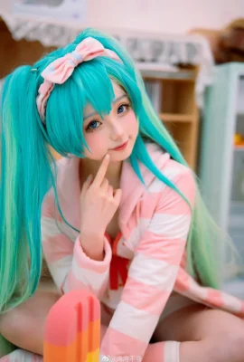 Hatsune Miku pyjama ver @万万不 uốn cong (9 ảnh)