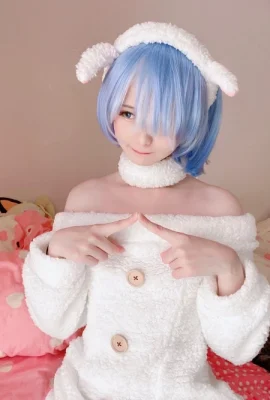 Misa Gaku 'Re Zero' Rem Cosplay (9 ảnh)