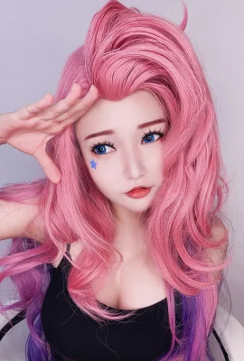 ? ẢNH TỰ SƯỚNG CỦA SERAPHINE COSTEST ?