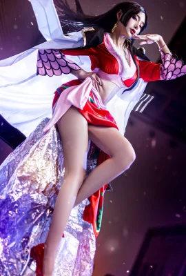One Piece Queen @coser Elegance (Nhiếp ảnh: @leaderShadow) (A-3 International Anime and Game Show) (9 ảnh)