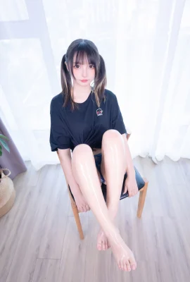 Đôi chân dài xức dầu của Kanamezaka Mafuyu trong “Quần short denim 2” không bao giờ chán (60 Ảnh)
