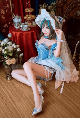 Saki chỉ uống nước hạnh phúc – Mèo Cheshire