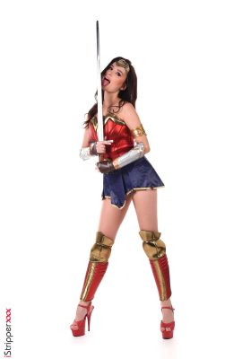 Milena Ray – Tia kỳ diệu (Wonder Woman)