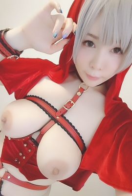 Okada Yui – Cô bé quàng khăn đỏ