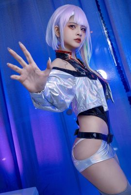 Azami – Lucy