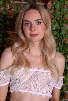 Quần tập Emily Swan (120 ảnh)