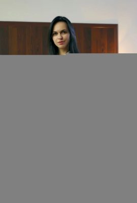 Gái đẹp quỳ trên giường cởi quần lót Nasita (100 Ảnh)