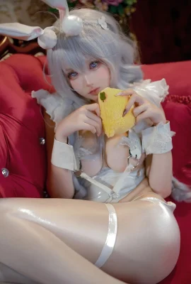 Xiao Jili – Con thỏ trắng xấu xa và lười biếng trên đường màu xanh Azur