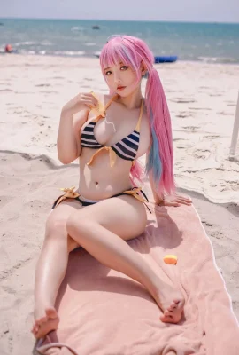 Messie Huang – Aqua Bikini