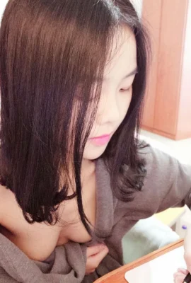Nữ phát thanh viên trực tiếp cởi bỏ quần áo của anh ta và nghịch ngợm với anh ta để kiếm tiền! (18 ảnh)