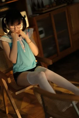 Anime Blogger Young Shui Lingyi Chủ đề bạn gái điện tử của bạn Sexy Top với quần short denim hiển thị vớ trắng cho thấy hình ảnh cám dỗ cơ thể nhỏ 35p