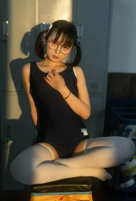 Anime Blogger Young Shui Lingyi Bữa trưa Bữa trưa Phòng thay đồ chủ đề riêng tư Sexy Blue Dead Thư viện nước với vớ trắng khoe mông và chân đẹp hấp dẫn ảnh 75p