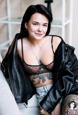 [Cô gái tự sát] 15 tháng 4 năm 2025 – Lilithqueen – Rock Chick [60p]